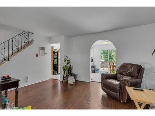 601 Gavin Court, Kingston, ON - Indoor Photo Showing Living Room