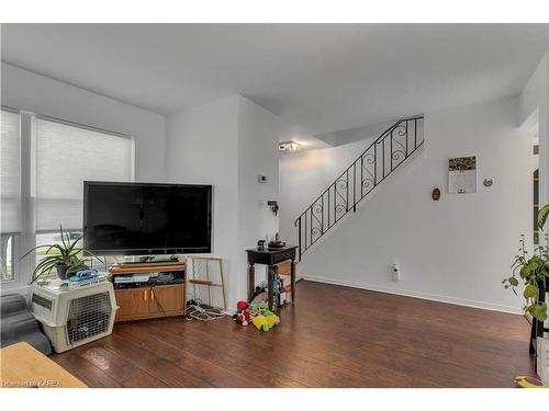 601 Gavin Court, Kingston, ON - Indoor Photo Showing Living Room