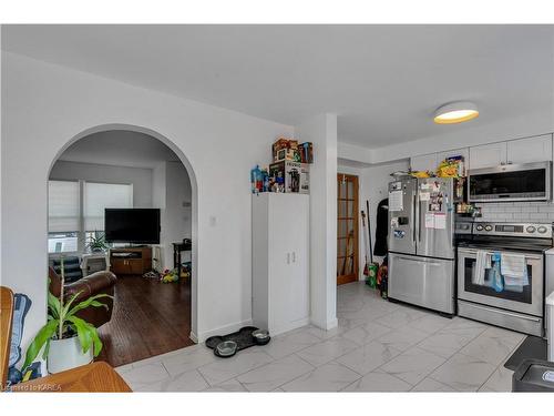 601 Gavin Court, Kingston, ON - Indoor Photo Showing Kitchen