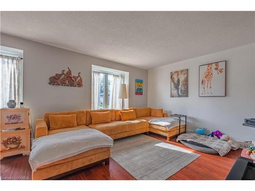 859 Cunningham Crescent, Brockville, ON - Indoor Photo Showing Living Room