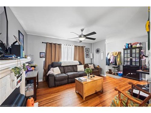 796 Portsmouth Avenue, Kingston, ON - Indoor Photo Showing Living Room