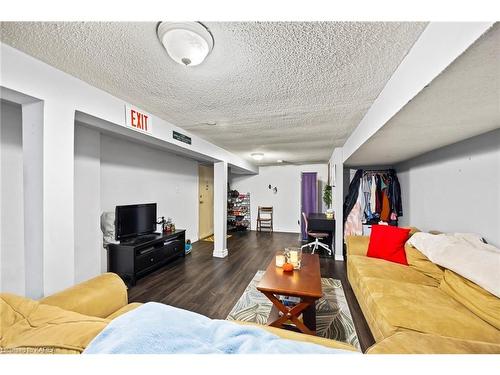 796 Portsmouth Avenue, Kingston, ON - Indoor Photo Showing Living Room