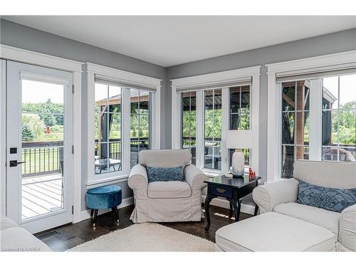 4422 Highway 15, Kingston, ON - Indoor Photo Showing Living Room