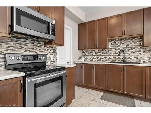 2617 Delmar St, Kingston, ON - Indoor Photo Showing Kitchen