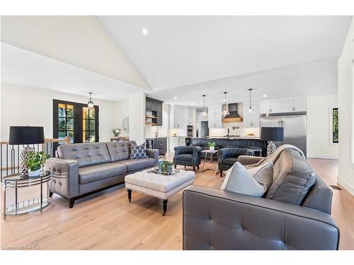 1088 Balsam Lane, Inverary, ON - Indoor Photo Showing Living Room