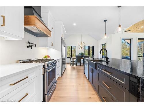 1088 Balsam Lane, Inverary, ON - Indoor Photo Showing Kitchen With Upgraded Kitchen