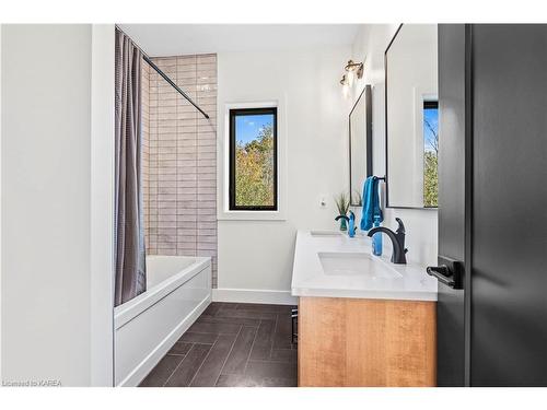 1088 Balsam Lane, Inverary, ON - Indoor Photo Showing Bathroom