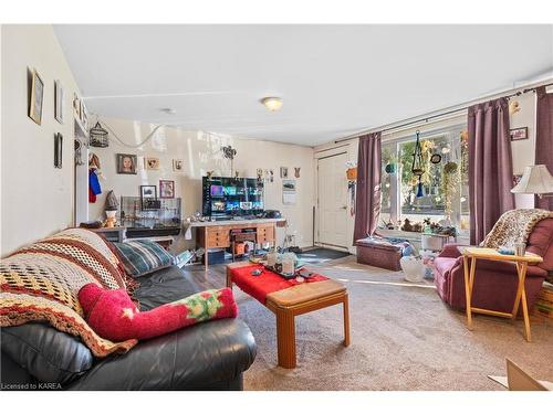 150 Brock Street, Brockville, ON - Indoor Photo Showing Living Room