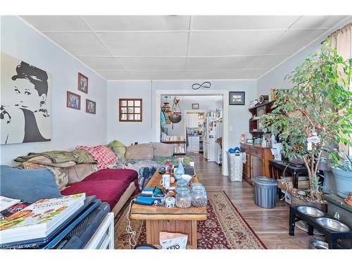 150 Brock Street, Brockville, ON - Indoor Photo Showing Living Room