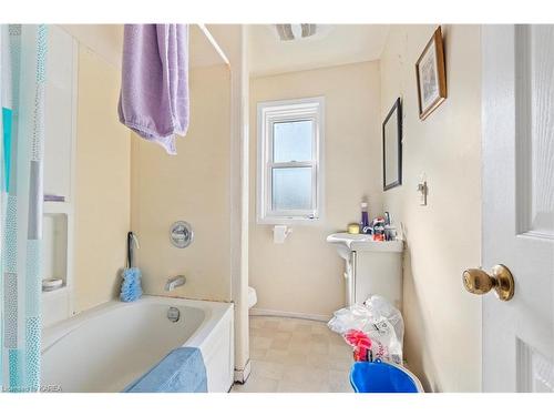 150 Brock Street, Brockville, ON - Indoor Photo Showing Bathroom