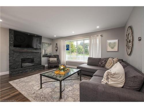 87 Sunset Boulevard, Kingston, ON - Indoor Photo Showing Living Room With Fireplace