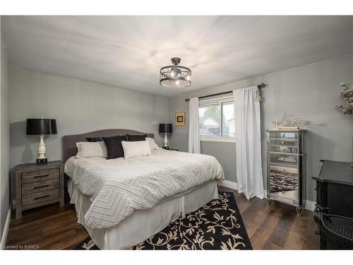 87 Sunset Boulevard, Kingston, ON - Indoor Photo Showing Bedroom