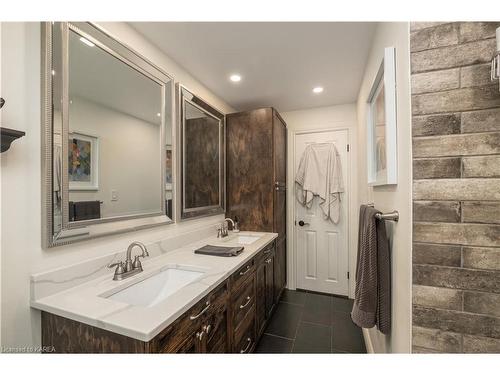 87 Sunset Boulevard, Kingston, ON - Indoor Photo Showing Bathroom