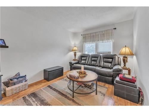 1001 Field Court, Cobourg, ON - Indoor Photo Showing Living Room