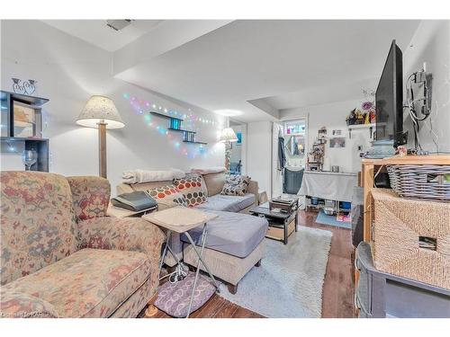 1001 Field Court, Cobourg, ON - Indoor Photo Showing Living Room