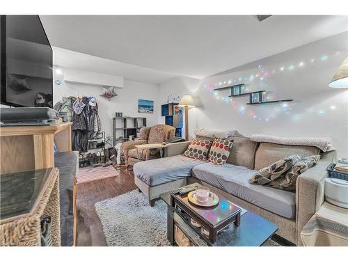 1001 Field Court, Cobourg, ON - Indoor Photo Showing Living Room