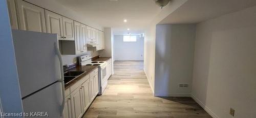 882 Beaconhill Court, Kingston, ON - Indoor Photo Showing Kitchen