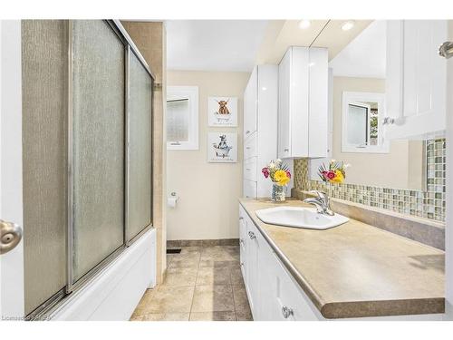 893 Everitt Avenue, Kingston, ON - Indoor Photo Showing Bathroom