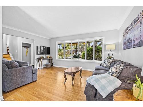 893 Everitt Avenue, Kingston, ON - Indoor Photo Showing Living Room