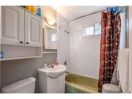 21 Cherry Street, Kingston, ON - Indoor Photo Showing Bathroom