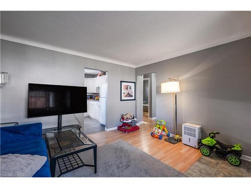 21 Cherry Street, Kingston, ON - Indoor Photo Showing Living Room