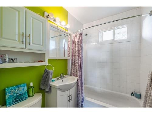 21 Cherry Street, Kingston, ON - Indoor Photo Showing Bathroom