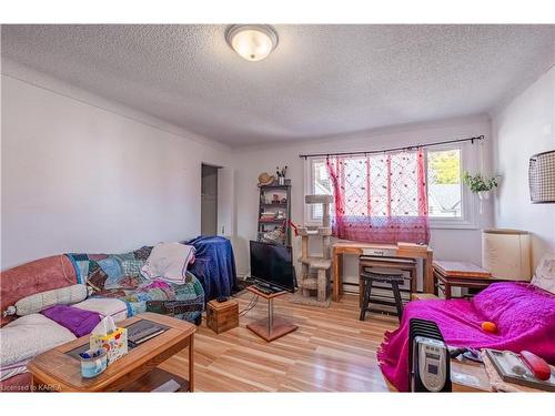 21 Cherry Street, Kingston, ON - Indoor Photo Showing Living Room