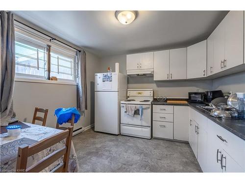 21 Cherry Street, Kingston, ON - Indoor Photo Showing Kitchen