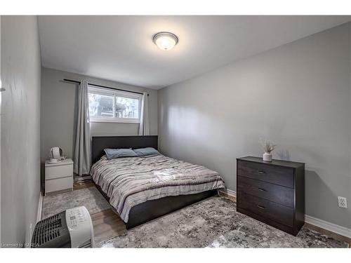 21 Cherry Street, Kingston, ON - Indoor Photo Showing Bedroom