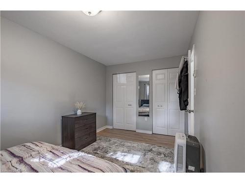 21 Cherry Street, Kingston, ON - Indoor Photo Showing Bedroom