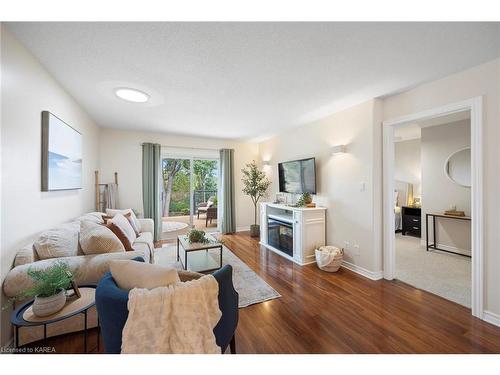 802 Peachwood Street, Kingston, ON - Indoor Photo Showing Living Room With Fireplace