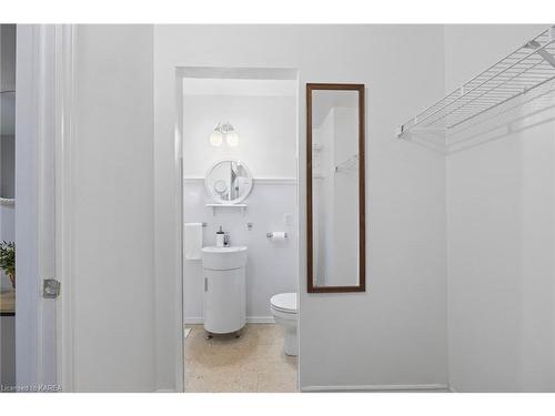 802 Peachwood Street, Kingston, ON - Indoor Photo Showing Bathroom