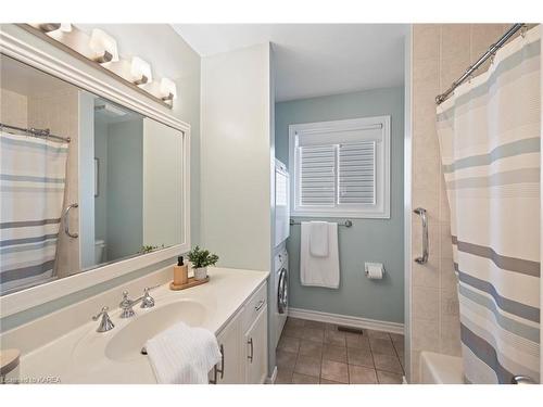 802 Peachwood Street, Kingston, ON - Indoor Photo Showing Bathroom