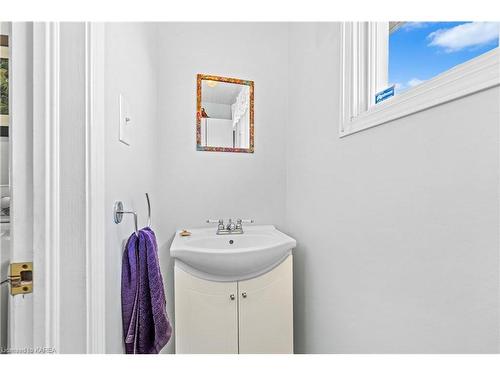 134 Union Road, Lansdowne, ON - Indoor Photo Showing Bathroom