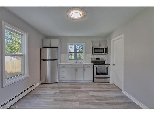 260 Eunice Street, Kingston, ON - Indoor Photo Showing Kitchen