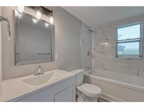 260 Eunice Street, Kingston, ON - Indoor Photo Showing Bathroom