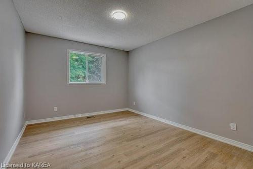 1-151 Dauphin Avenue, Kingston, ON - Indoor Photo Showing Other Room