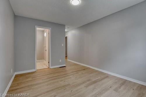 1-151 Dauphin Avenue, Kingston, ON - Indoor Photo Showing Other Room