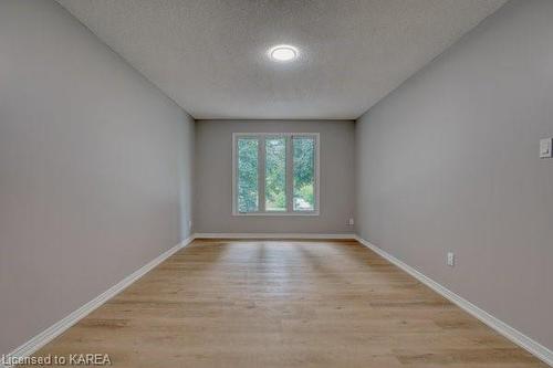 1-151 Dauphin Avenue, Kingston, ON - Indoor Photo Showing Other Room