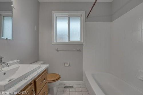 1-151 Dauphin Avenue, Kingston, ON - Indoor Photo Showing Bathroom