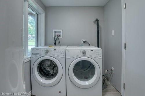 1-151 Dauphin Avenue, Kingston, ON - Indoor Photo Showing Laundry Room