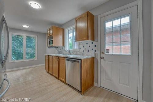 1-151 Dauphin Avenue, Kingston, ON - Indoor Photo Showing Kitchen