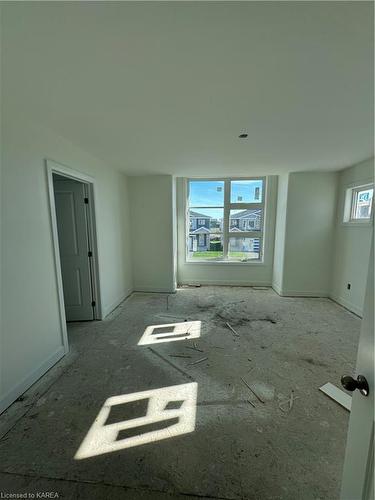 206 Superior Drive, Amherstview, ON - Indoor Photo Showing Other Room