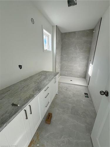 206 Superior Drive, Amherstview, ON - Indoor Photo Showing Bathroom