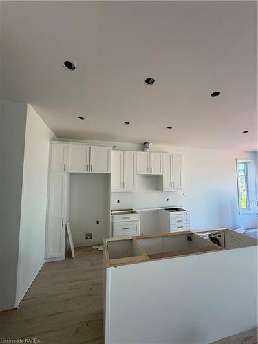 206 Superior Drive, Amherstview, ON - Indoor Photo Showing Kitchen