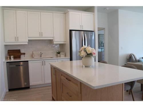 263 Pratt Drive, Amherstview, ON - Indoor Photo Showing Kitchen