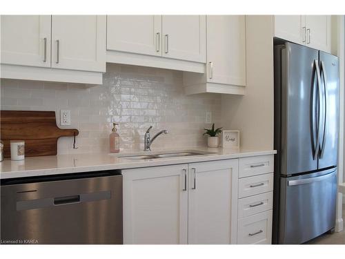 263 Pratt Drive, Amherstview, ON - Indoor Photo Showing Kitchen With Upgraded Kitchen