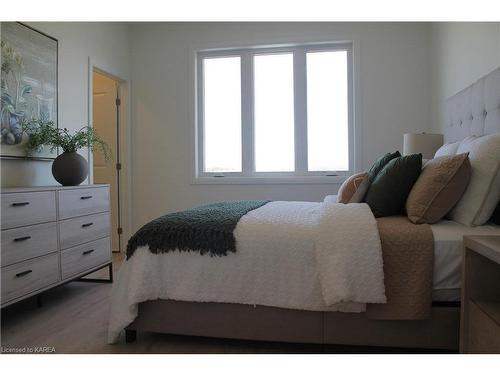 263 Pratt Drive, Amherstview, ON - Indoor Photo Showing Bedroom