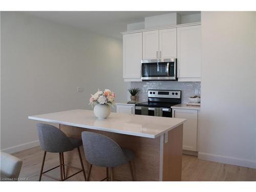 263 Pratt Drive, Amherstview, ON - Indoor Photo Showing Kitchen