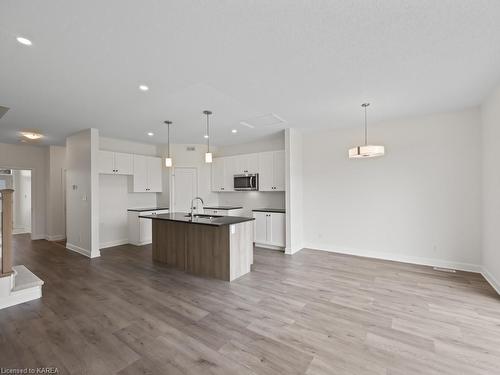 1840 Cinderhill Street, Kingston, ON - Indoor Photo Showing Kitchen With Upgraded Kitchen